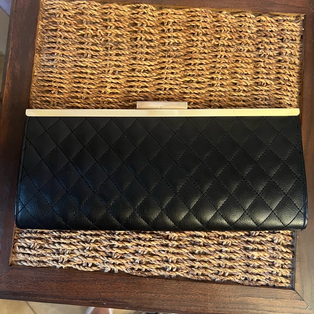 Black clutch